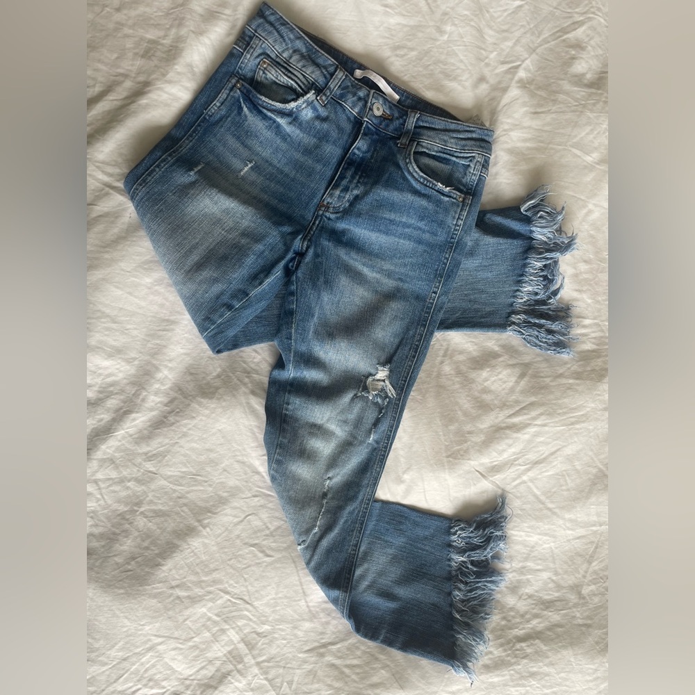 LAST CHANCE - Zara Frayed Jeans